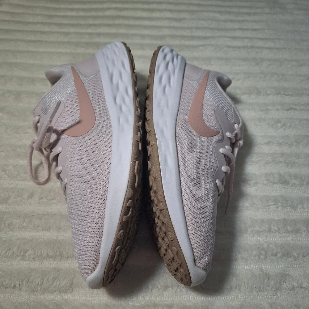 Nike Revolution 6 Running Shoe Sneaker Womens 7.5 Pale Pink Lightweight Comfort